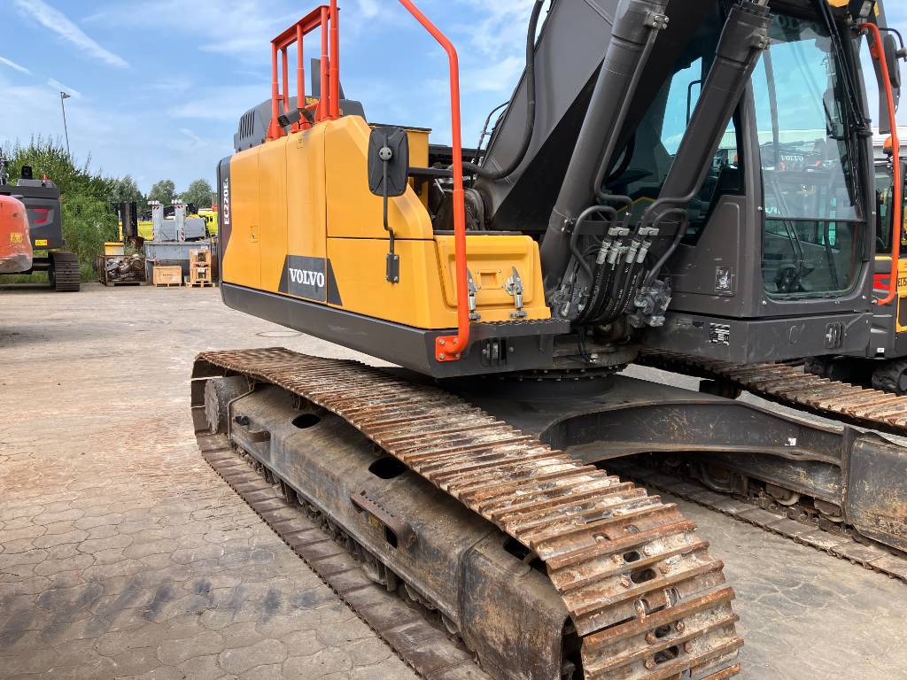 volvo-ec-220-e,b31c910b.jpg