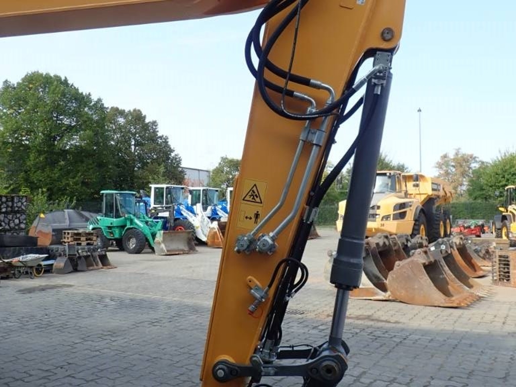 liebherr-r-922-lc,2336dc2c.jpg