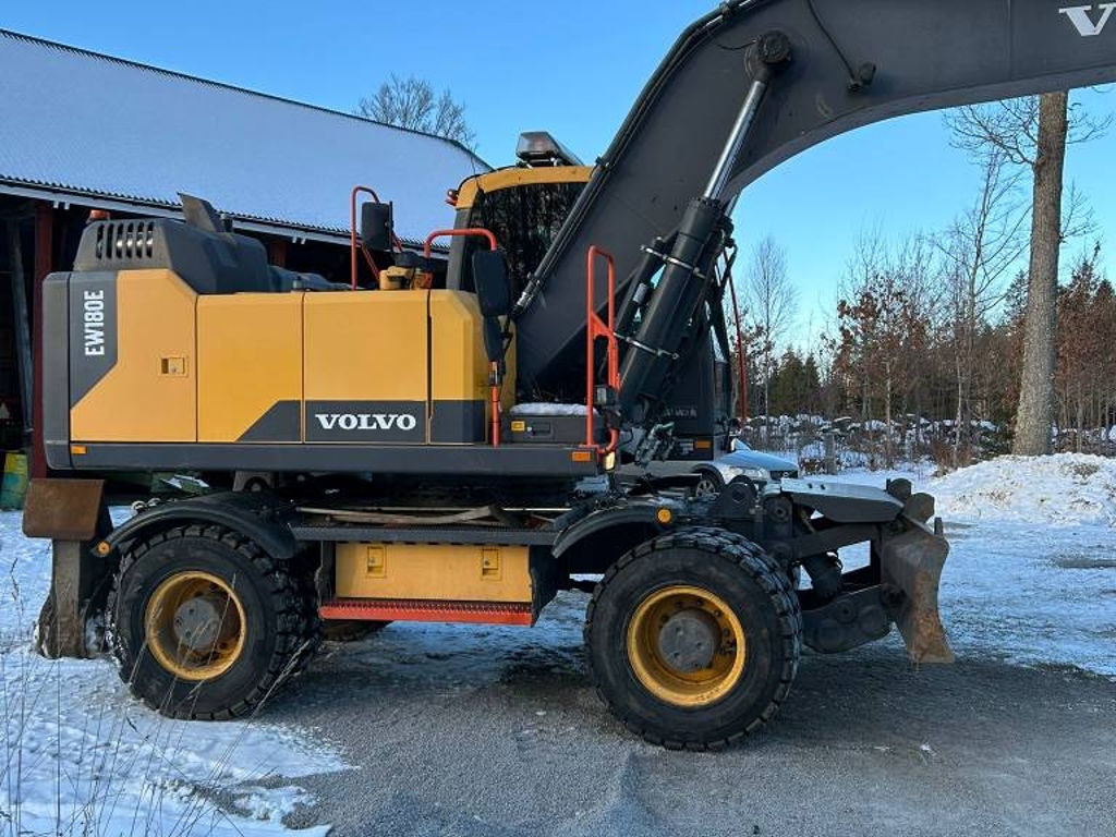 volvo-ew180e-palmse-trailer-re,b9c7bbf5.jpg