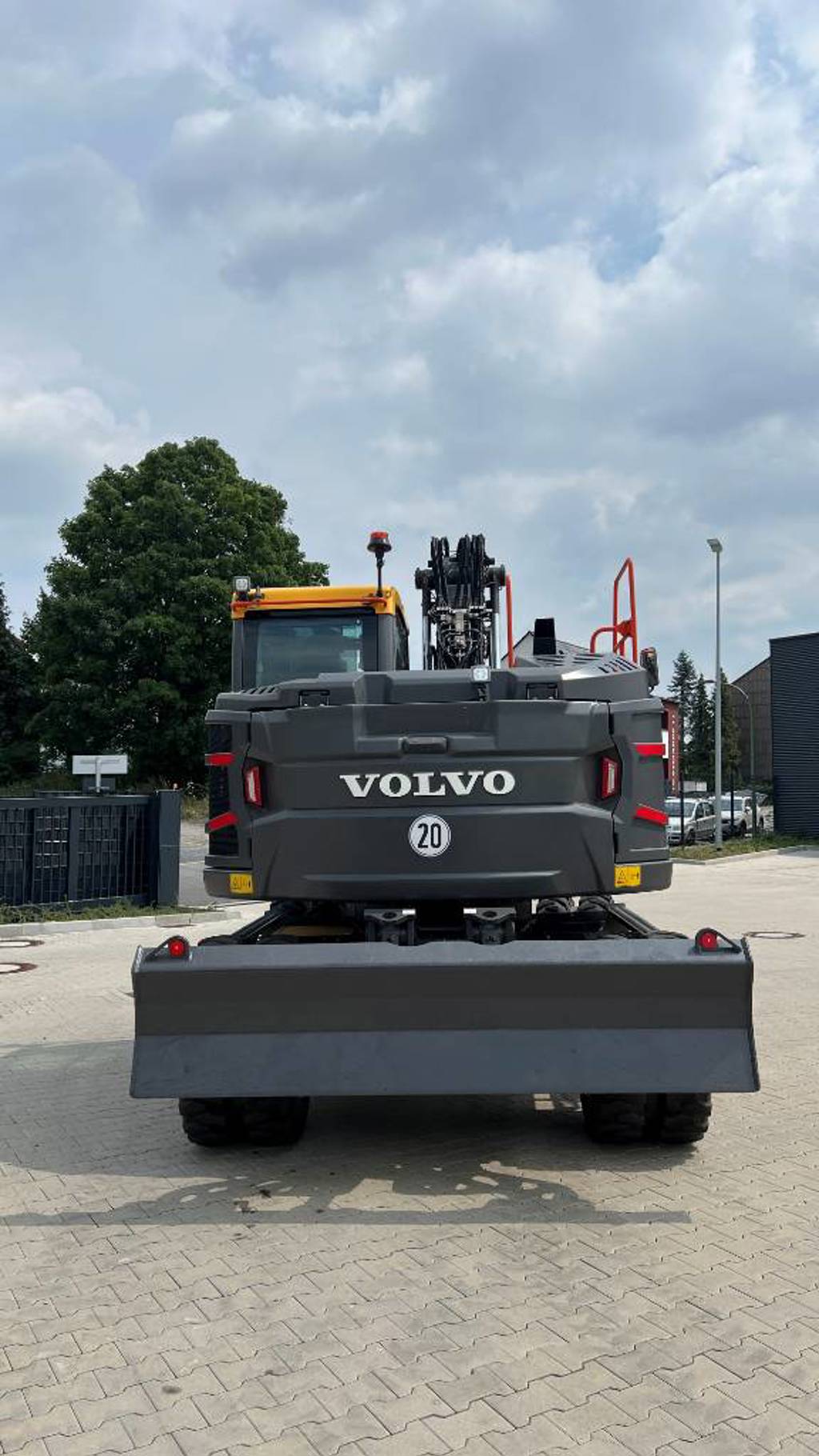 volvo-ewr-130-e,5850c51e.jpg