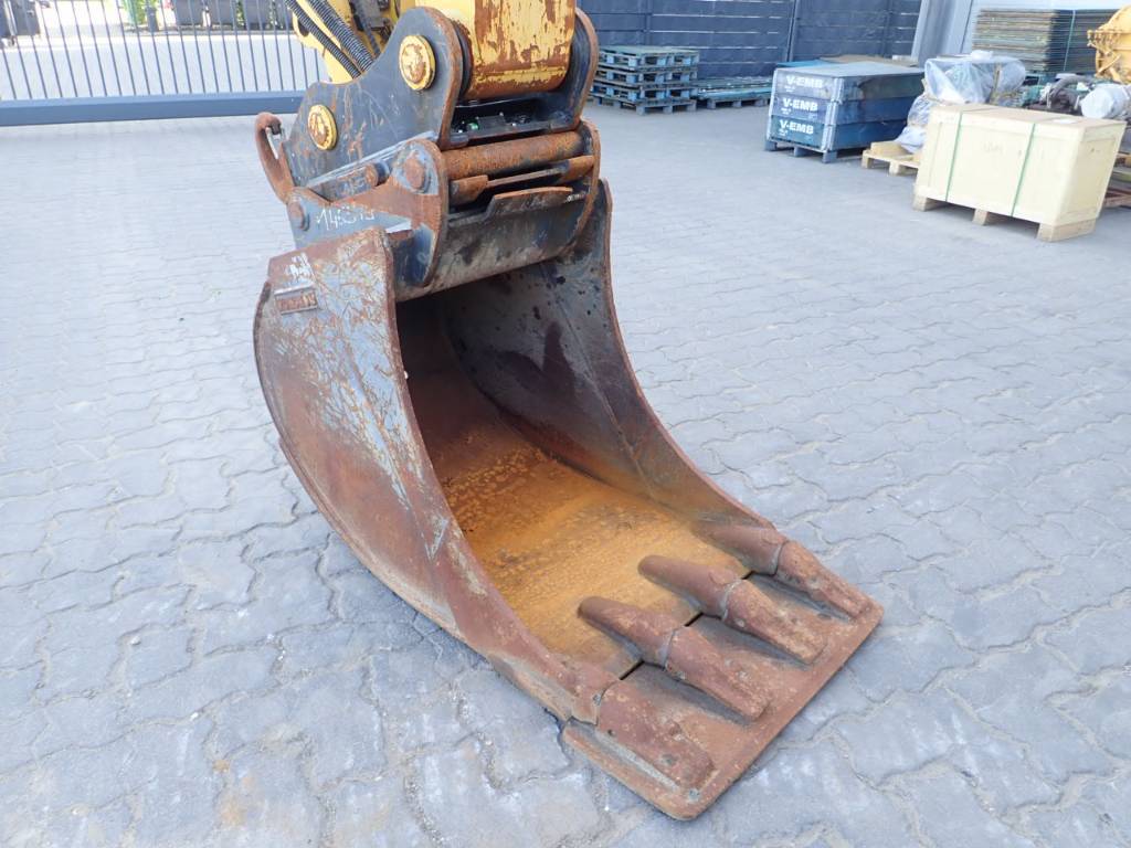 komatsu-pw-180-10,0749ea27.jpg