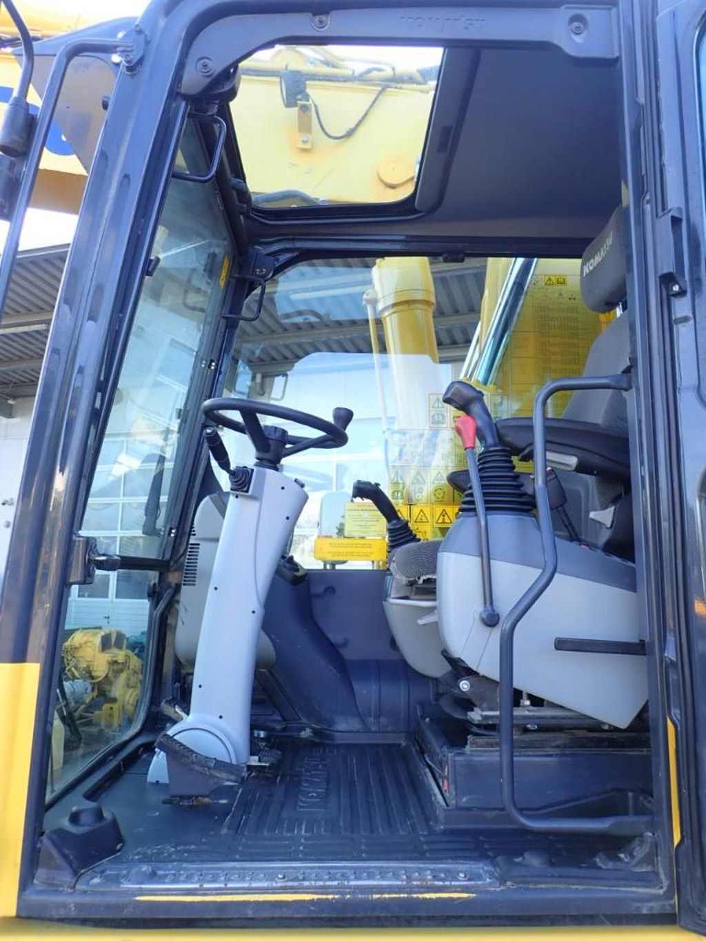 komatsu-pw-180-10,ab61bd30.jpg
