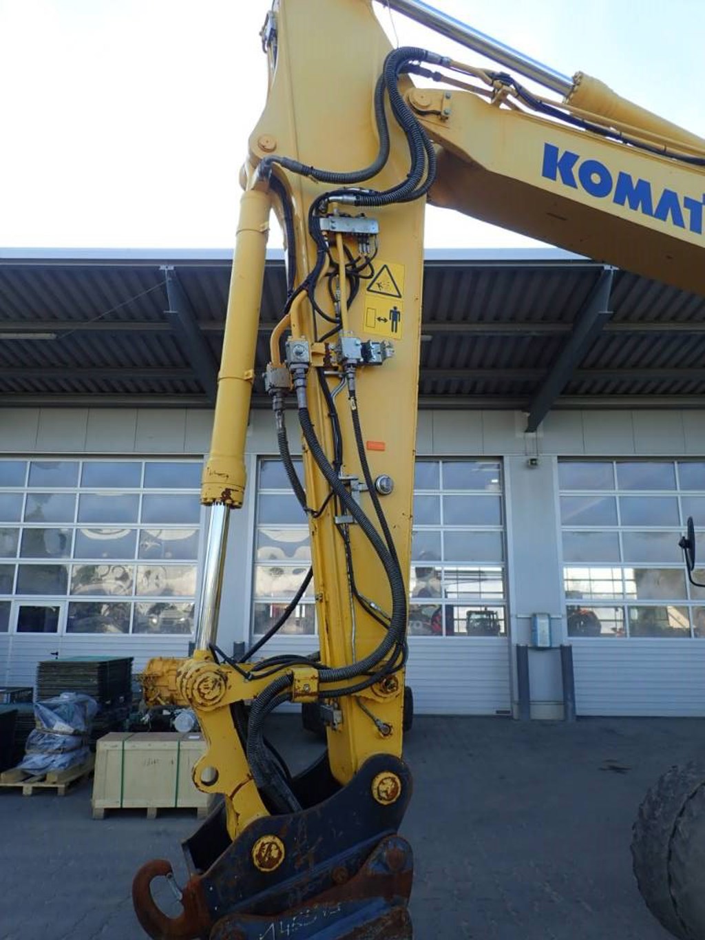 komatsu-pw-180-10,ce04611a.jpg