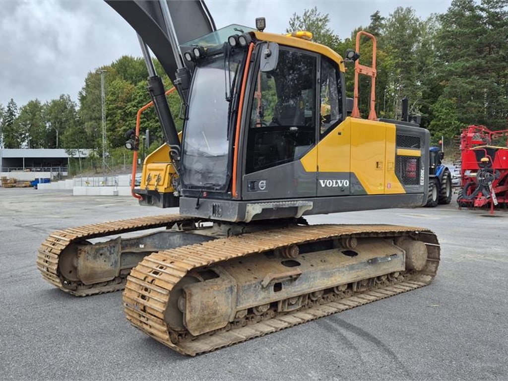 volvo,ec220el_321326a-ec220el_321326_2.jpg