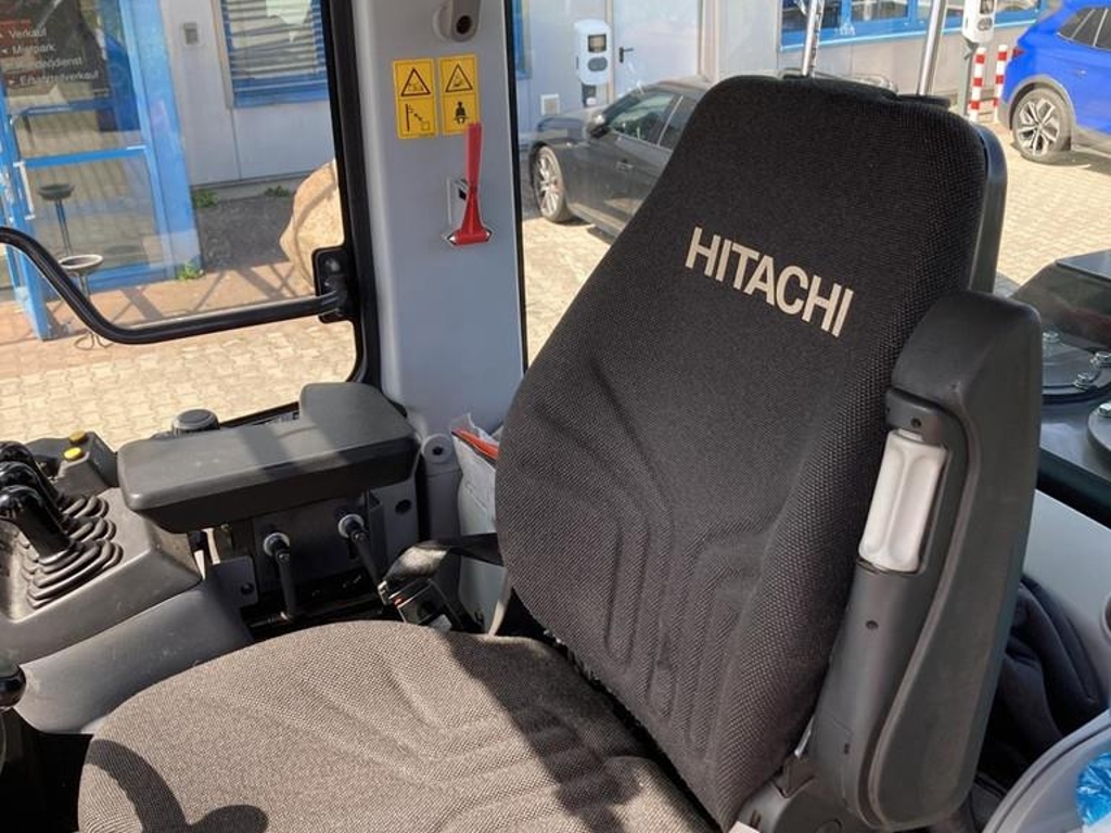 hitachi-zw-180-7,bcd225c4-17.jpg