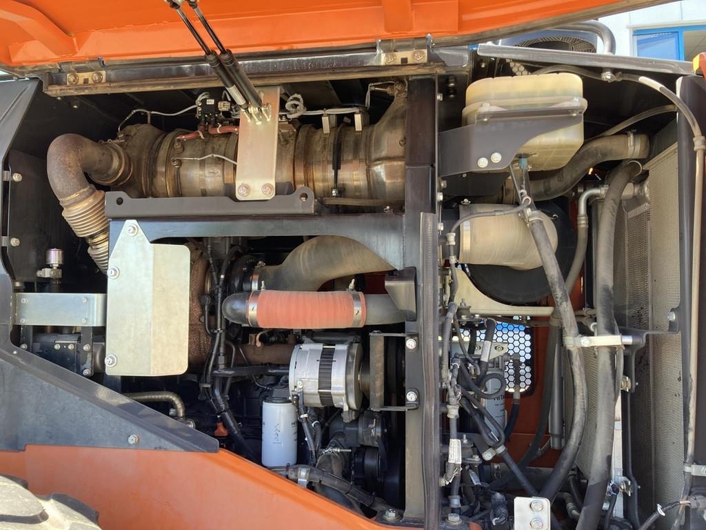 hitachi-zw-180-7,e261c4f1-11.jpg